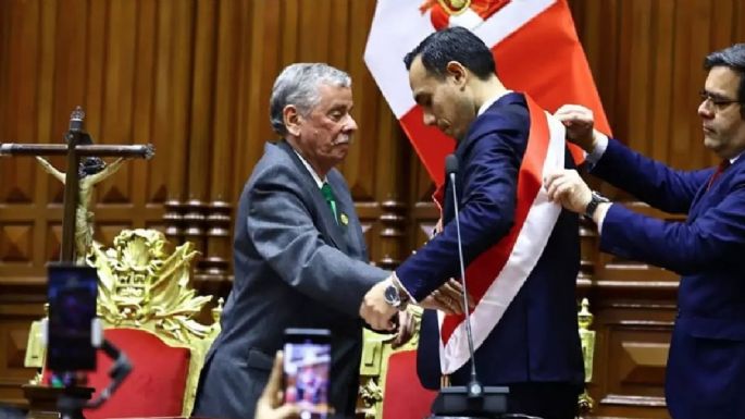 Crisis en Perú: desplazaron a Boluarte y José Jerí asume como interino