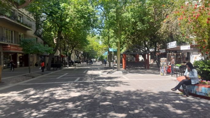 Lunes agobiante en Mendoza: alerta por calor extremo