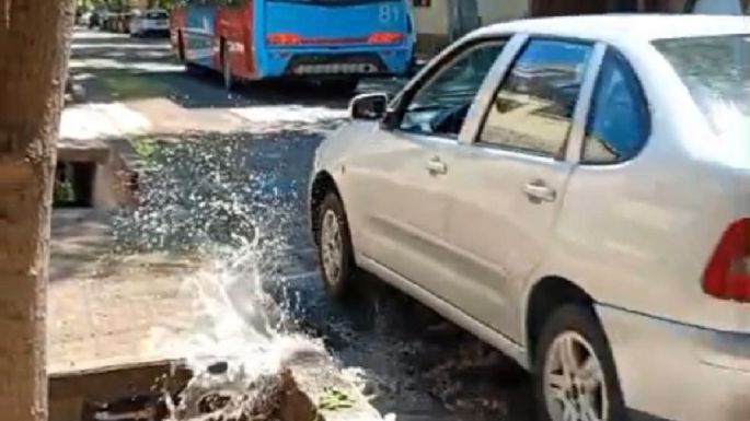Reparaciones fallidas: la pérdida de agua que vuelve a aparecer y preocupa a los vecinos de Ciudad