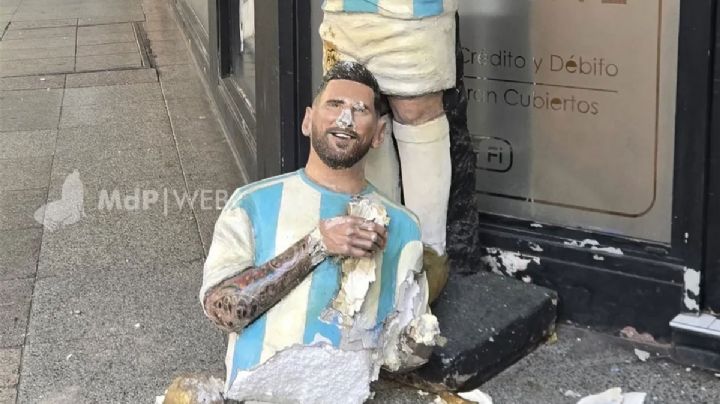 Destrozaron una estatua de Messi en pleno centro de Mar del Plata