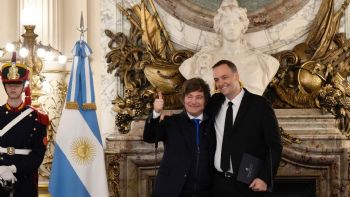 Adorni presentó el resumen semanal con eje en la baja de la pobreza