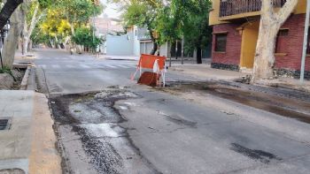 Vecinos de Ciudad piden por la reparación urgente de una importante pérdida de agua