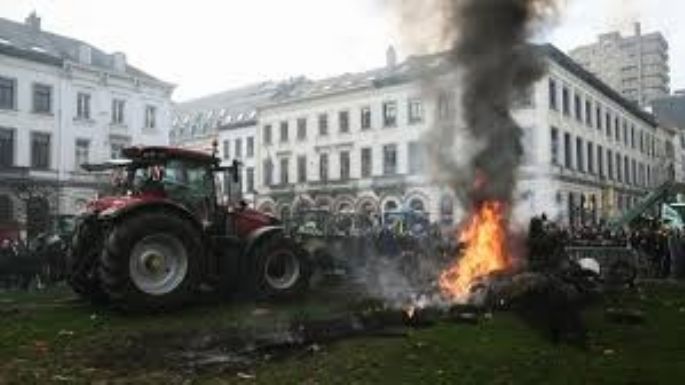 Una Europa sin aliados busca el rumbo entre tractores, barricadas y el fantasma del Mercosur