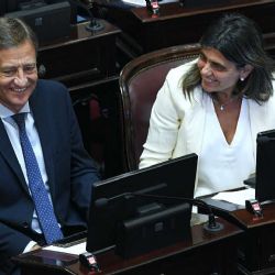 Suárez y Juri apoyaron la disminución de fondos para educación, universidades, ciencia y tecnología