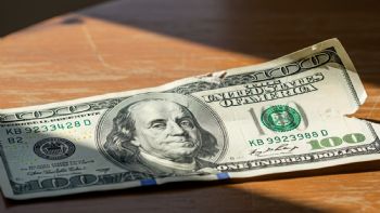 Tras la escalada, el dólar bajó y cerró en $1.475