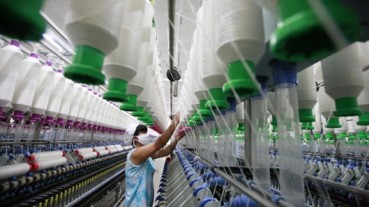 Industria y construcción volvieron a caer y la reactivación económica sigue en "efecto serrucho"
