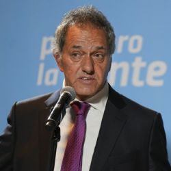 “Me tengo que ir a comer”: la insólita respuesta de Scioli al ser consultado por la AFA 