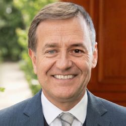 ¿Cuál es la diferencia entre la casa que no declaró Adorni y la de Rodolfo Suarez?