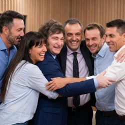 Milei irá al Congreso con Adorni