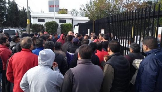 La empresa dueña de La Salteña, no paga salarios y enfrenta riesgo de quiebra