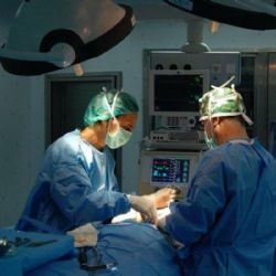 Por decreto, Gobierno subió 10% el salario de profesionales de la salud; frente a un atraso del 20%