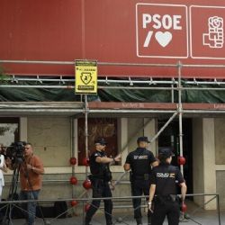 Allanaron la sede del PSOE en el marco de la investigación por obstrucción a la Justicia 