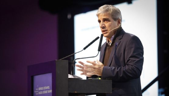 Caputo: “La economía se va a llevar puesta a la política” 