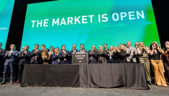 Orrego tocó la campana del mercado bursátil de Toronto, que quiere financiar a la minería