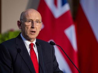Renunció John Healey, el ministro de Defensa del Reino Unido