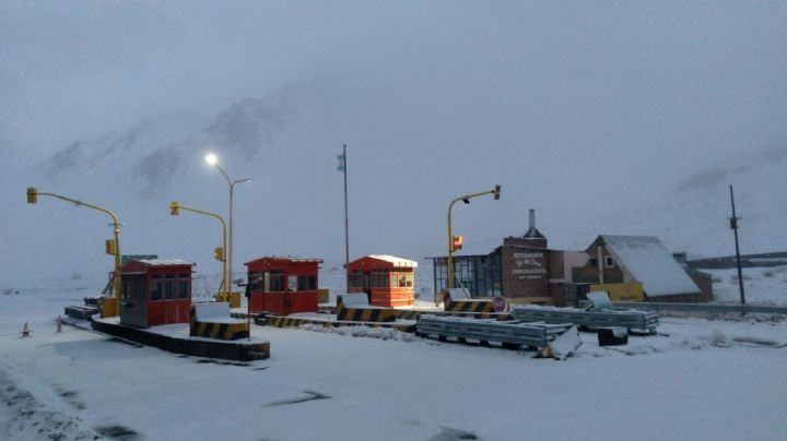 Cerraron el Paso a Chile hasta “nuevo aviso” y la acumulación de nieve podría superar los dos metros 