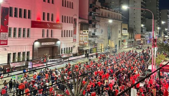 Lío en Independiente, previo al duelo con el Tomba, por la marca de ropa