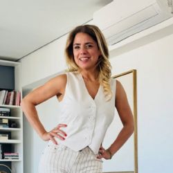 Escracharon a Marina Calabró por dejar su auto mal estacionado: "Vecinos odiados"