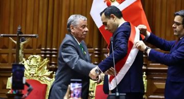 Crisis en Perú: desplazaron a Boluarte y José Jerí asume como interino