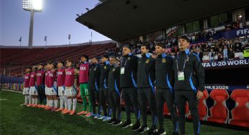 Diego Placente se robó el show con el partido liquidado ante México