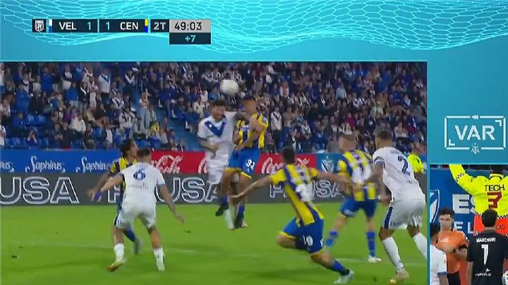Rosario Central se lo ganó en la última a Vélez con un penalcito de VAR