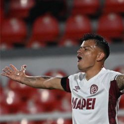 Lanús hundió aún más a Independiente al ganarle en Avellaneda