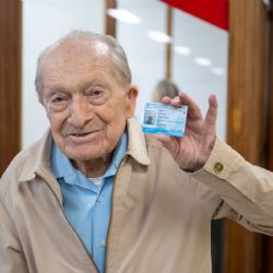 Tiene 100 años y renovó su licencia de conducir en la Ciudad de Mendoza