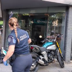 Barretearon una reja para robar cuatro motos 0 Km en pleno centro