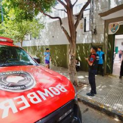 Otra vez explotó un experimento de ciencias en un colegio: hay cinco heridos