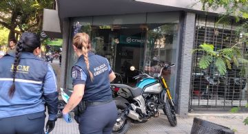 Barretearon una reja para robar cuatro motos 0 Km en pleno centro