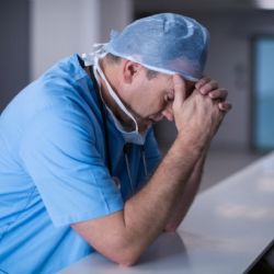 El 60% de los médicos reconocen tener o estar en riesgo de bornout