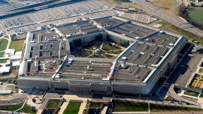 Periodistas entregan credenciales y abandonan el Pentágono tras rechazar nuevas reglas para prensa