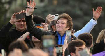 Milei criticó a Cristina Kirchner en Santiago del Estero: “La líder de ellos anda con tobillera”