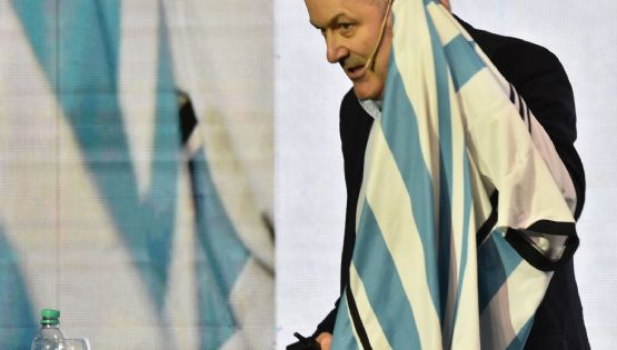 Para Sturzenegger los argentinos "somos unos pelotudos"