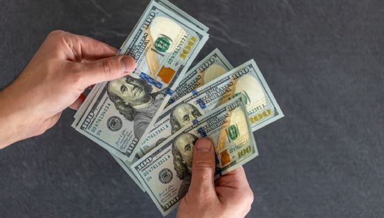 El dólar se desploma y suben las acciones