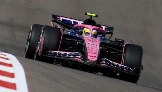 El casco de Colapinto: un homenaje merecido a la hazaña de Fangio