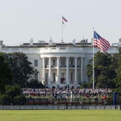 Luego de bloquearle el Presupuesto, Trump congela fondos para estados demócratas