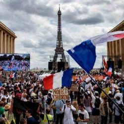 Macron suspendió la reforma jubilatoria hasta las elecciones presidenciales