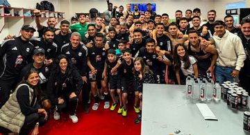 El poderoso Riestra le ganó a Instituto y sigue como líder de la Zona B