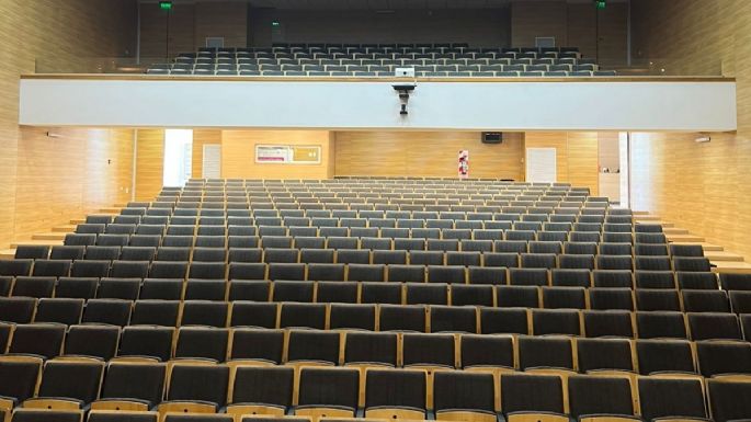 Un telón se alza en la universidad pública