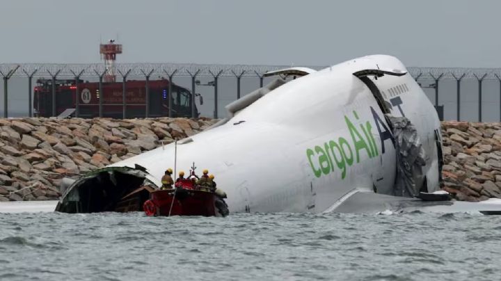 Un avión se despistó en el aterrizaje, cayó al mar y murieron dos personas