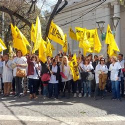 El gobierno se desentendió de un conflicto entre Ampros y el Sute