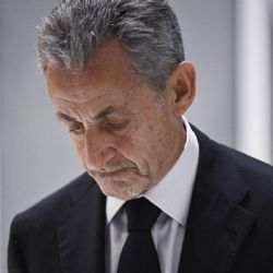 Tras 20 días en la cárcel, Sarkozy salió de prisión y quedó en libertad condicional en su casa