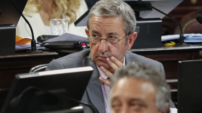 Cobos arremetió contra el Ejecutivo por las leyes suspendidas