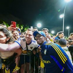 Luis Advíncula rescindió su contrato con Boca y se irá al fútbol peruano