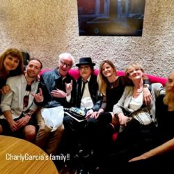 Charly García cumplió 74 años y sus fans lo celebraron a lo grande