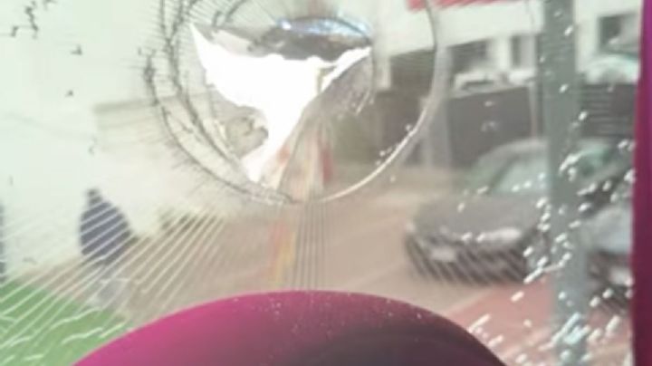 No aprenden, ¿verdad? Hinchas de la U de Chile atacaron el micro de Lanús