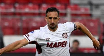 Izquierdoz tras el empate de Lanús: "El árbitro me decía, le voy a cobrar un penal al 30"