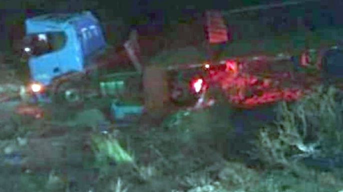 Accidente en la curva La Soberanía: un camionero desbarrancó y está grave