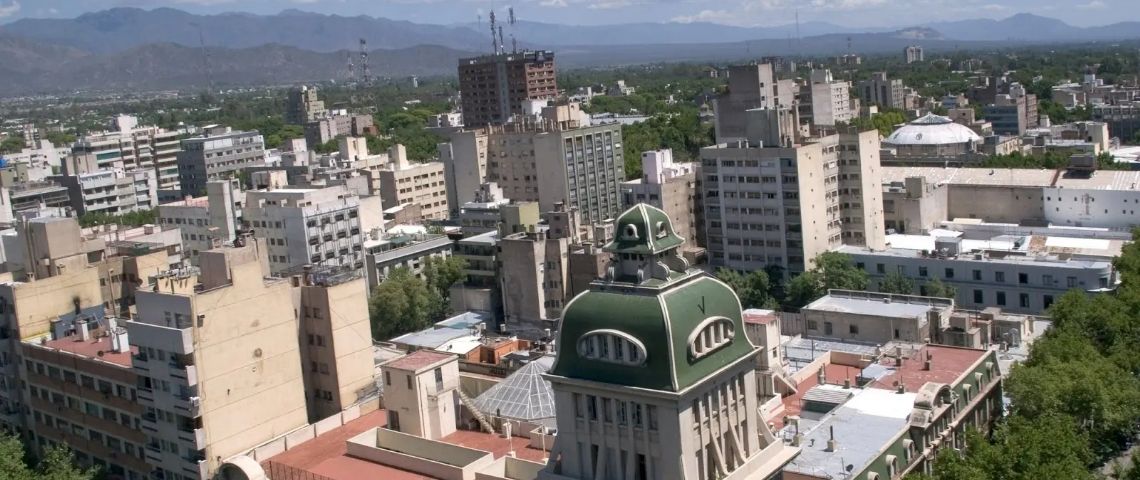Suben las tasas en Capital y aplican un fuerte aumento a los terrenos baldíos